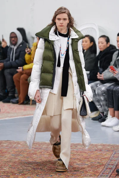 Look 16
